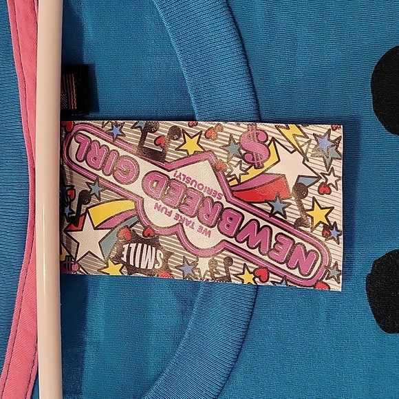 Like New Giraffe with Sunglasses Graphic T-Shirt - Picture 4 of 6